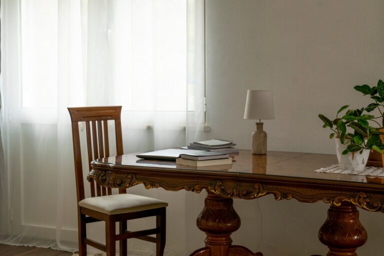 Antique Accents: Incorporating Heirlooms into Contemporary Spaces Antique Accents Incorporating Heirlooms into Contemporary Spaces