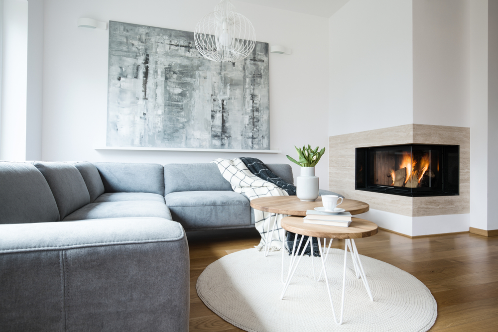 The Warmth of a Classic Fireplace in Modern Decor